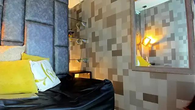 Discover our girls online shows and discover the company of countless livestreamers, with stunning shapes, sex toys and more.