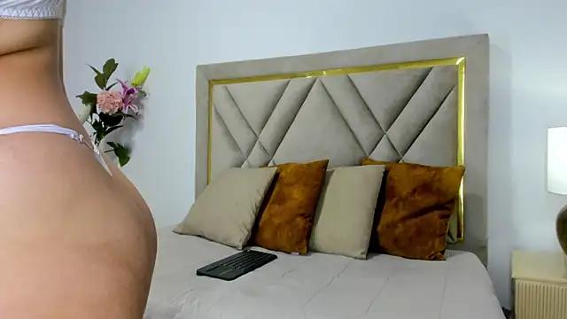 Discover our girls online shows and discover the company of countless livestreamers, with stunning shapes, sex toys and more.