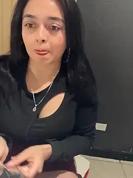 Discover our girls online shows and discover the company of countless livestreamers, with stunning shapes, sex toys and more.