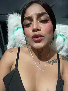Discover our girls online shows and discover the company of countless livestreamers, with stunning shapes, sex toys and more.