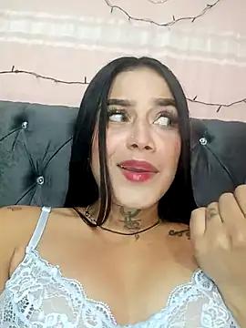 Discover our girls online shows and discover the company of countless livestreamers, with stunning shapes, sex toys and more.