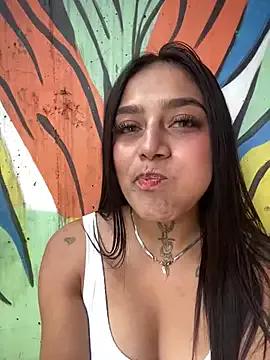Discover our girls online shows and discover the company of countless livestreamers, with stunning shapes, sex toys and more.