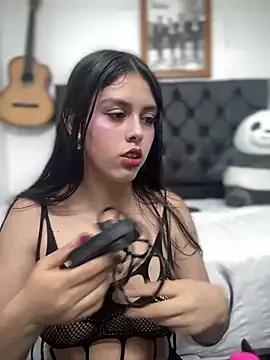 Discover our girls online shows and discover the company of countless livestreamers, with stunning shapes, sex toys and more.