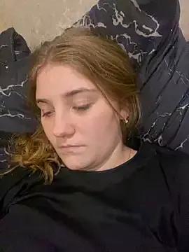 Discover our girls online shows and discover the company of countless livestreamers, with stunning shapes, sex toys and more.