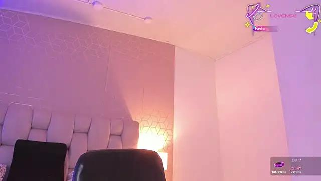Discover our girls online shows and discover the company of countless livestreamers, with stunning shapes, sex toys and more.