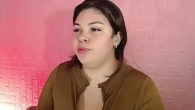 Discover our girls online shows and discover the company of countless livestreamers, with stunning shapes, sex toys and more.