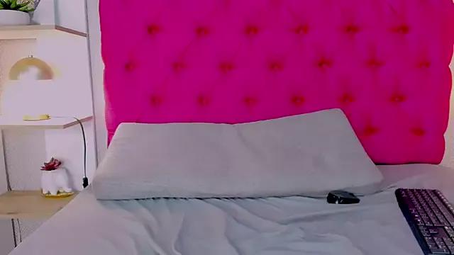 EmilyCristal from StripChat is Freechat
