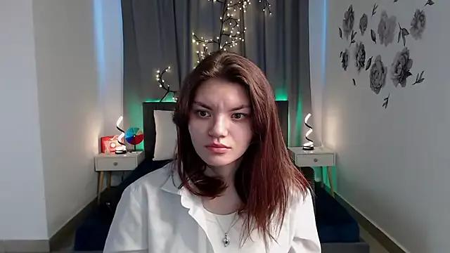 Discover our girls online shows and discover the company of countless livestreamers, with stunning shapes, sex toys and more.