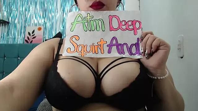 Discover our girls online shows and discover the company of countless livestreamers, with stunning shapes, sex toys and more.