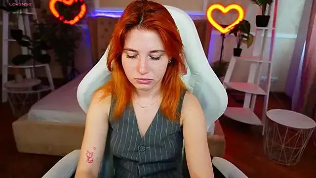 EmilyFoxxi from StripChat is Freechat
