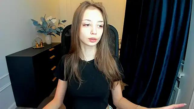 Discover our girls online shows and discover the company of countless livestreamers, with stunning shapes, sex toys and more.
