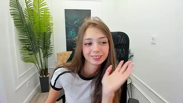 Discover our girls online shows and discover the company of countless livestreamers, with stunning shapes, sex toys and more.