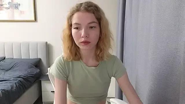 EmilyLuv from StripChat is Freechat