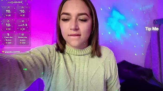 EmilySavvato from StripChat is Freechat