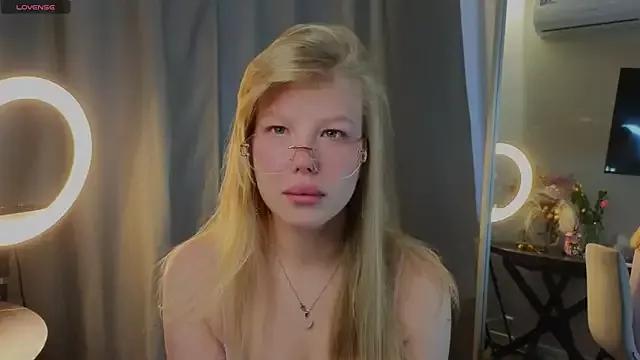 emilyshepar_d from StripChat is Freechat