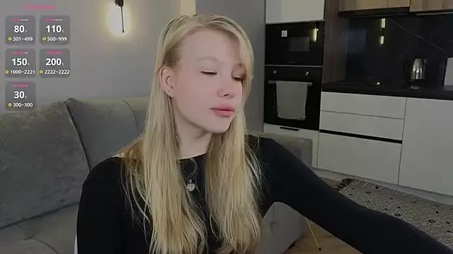 Discover our girls online shows and discover the company of countless livestreamers, with stunning shapes, sex toys and more.