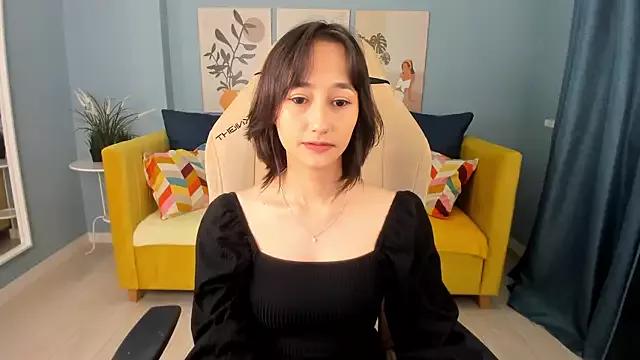 Discover our girls online shows and discover the company of countless livestreamers, with stunning shapes, sex toys and more.