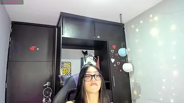 Discover our girls online shows and discover the company of countless livestreamers, with stunning shapes, sex toys and more.