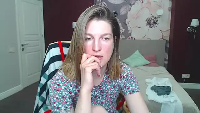 Discover our girls online shows and discover the company of countless livestreamers, with stunning shapes, sex toys and more.