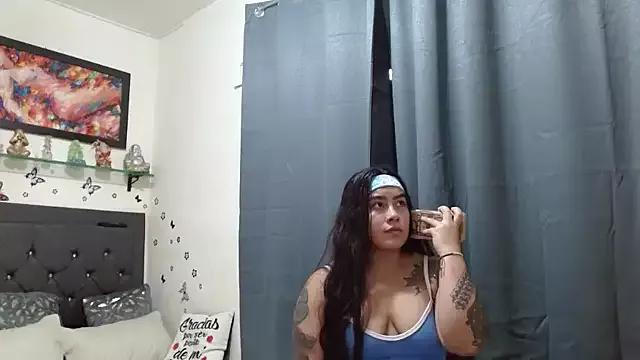 Discover our girls online shows and discover the company of countless livestreamers, with stunning shapes, sex toys and more.