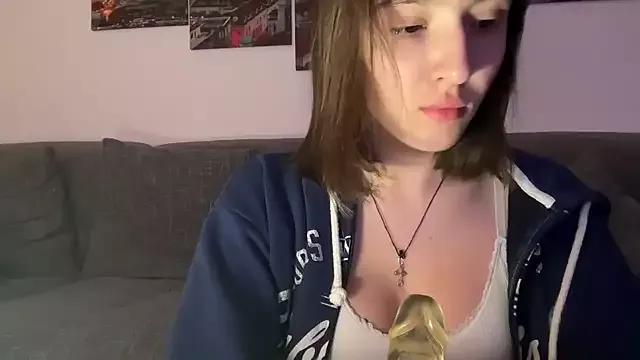 Discover our girls online shows and discover the company of countless livestreamers, with stunning shapes, sex toys and more.