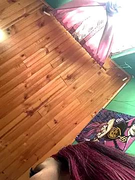 Discover our girls online shows and discover the company of countless livestreamers, with stunning shapes, sex toys and more.