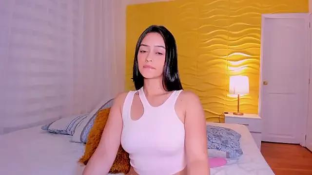 Discover our girls online shows and discover the company of countless livestreamers, with stunning shapes, sex toys and more.