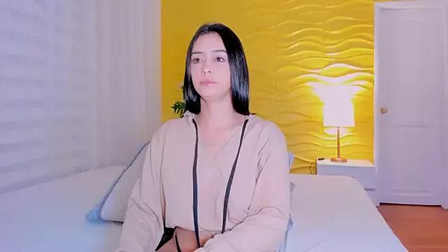 Discover our girls online shows and discover the company of countless livestreamers, with stunning shapes, sex toys and more.