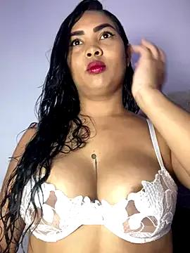 Discover our girls online shows and discover the company of countless livestreamers, with stunning shapes, sex toys and more.