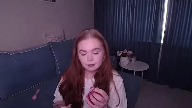 EmiRise from StripChat is Freechat