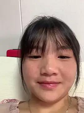 Emlyly-18 webcams show profile image 