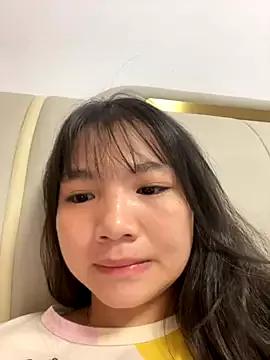Emlyly-18 webcams show profile image 