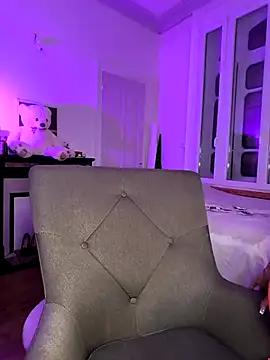 Discover our girls online shows and discover the company of countless livestreamers, with stunning shapes, sex toys and more.