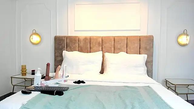 Discover our girls online shows and discover the company of countless livestreamers, with stunning shapes, sex toys and more.