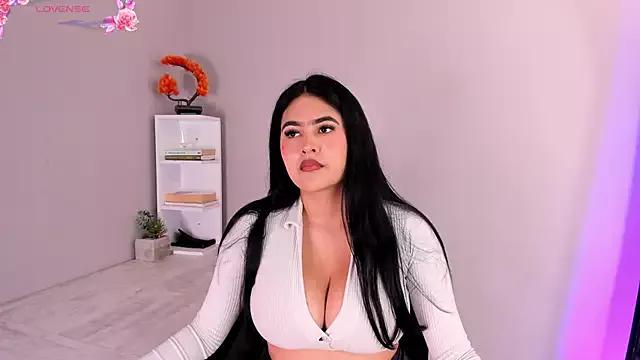 Discover our girls online shows and discover the company of countless livestreamers, with stunning shapes, sex toys and more.