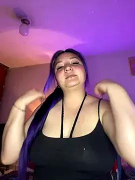 Discover our girls online shows and discover the company of countless livestreamers, with stunning shapes, sex toys and more.