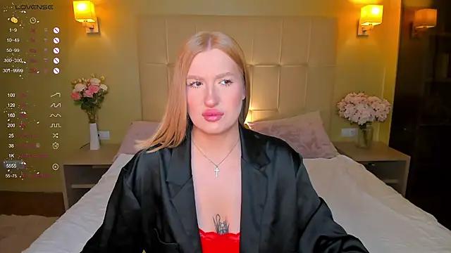 Emma__Leee from StripChat