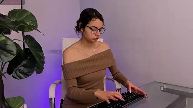 Emma_bloom__ from StripChat