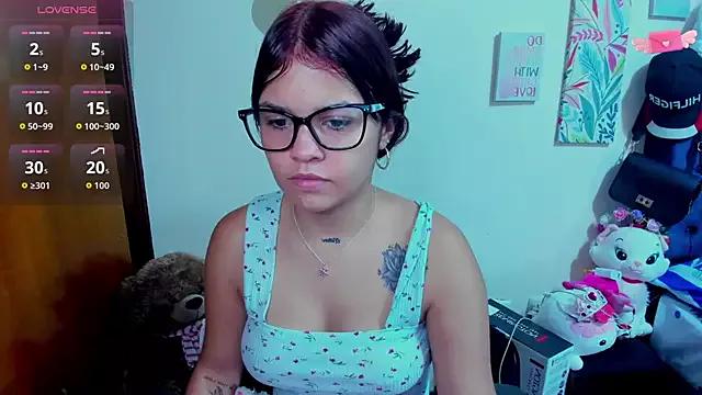 Emma_boo from StripChat is Freechat