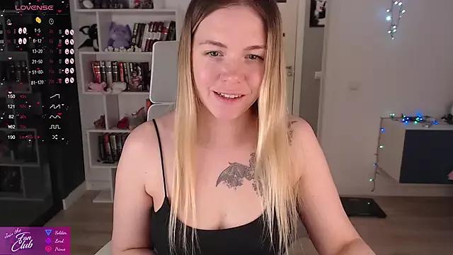 Discover our girls online shows and discover the company of countless livestreamers, with stunning shapes, sex toys and more.