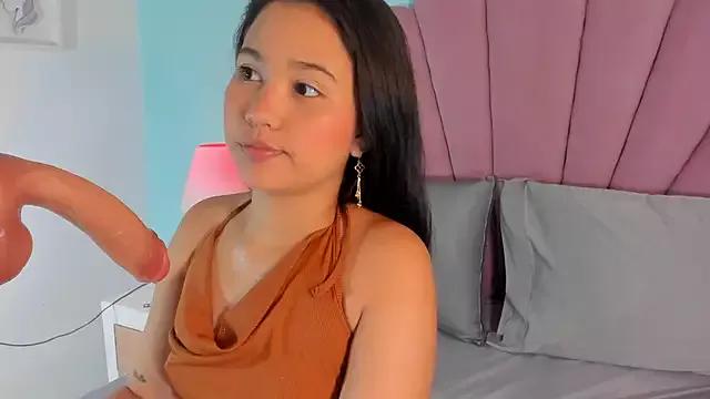 emma_clarke_ from StripChat is Freechat