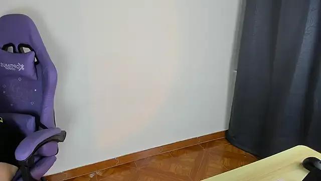 emma_cute7 from StripChat