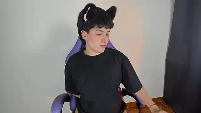 emma_cute7 from StripChat