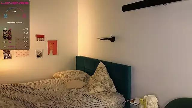 Emma_Frosty from StripChat