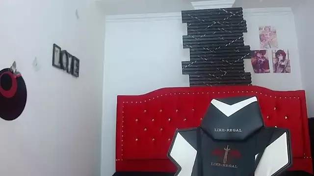 emma_lenox from StripChat is Freechat