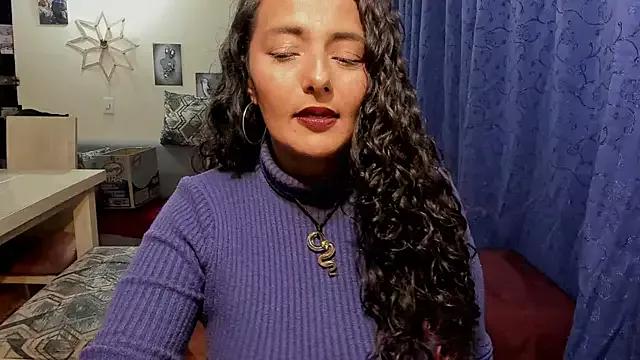 emma_luxy from StripChat