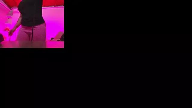 emma_madi from StripChat