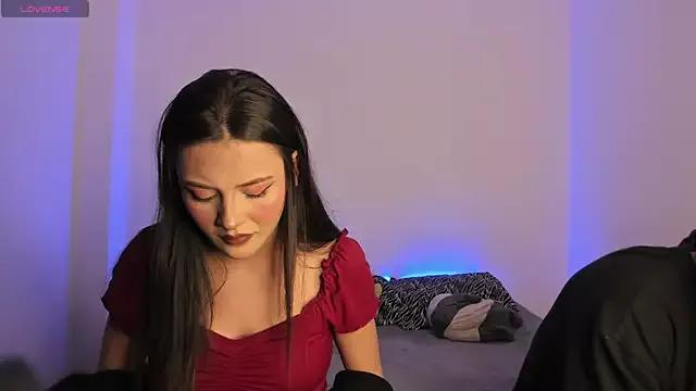 Discover our girls online shows and discover the company of countless livestreamers, with stunning shapes, sex toys and more.