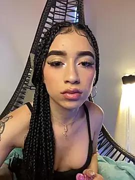 Discover our girls online shows and discover the company of countless livestreamers, with stunning shapes, sex toys and more.
