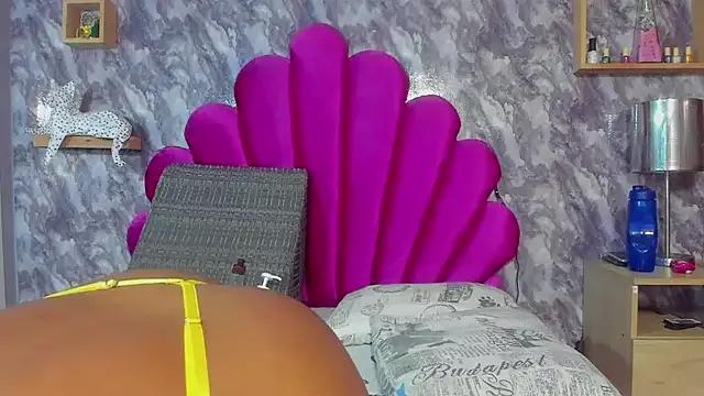 EMMA_SANTANA from StripChat